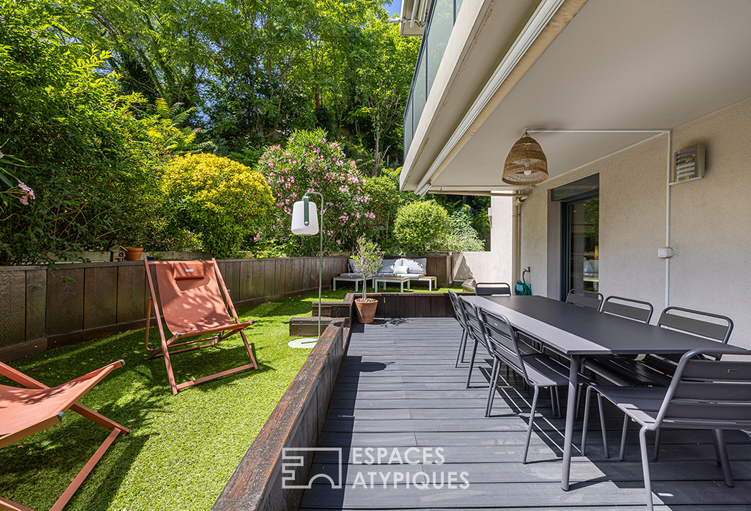 Rez-de-jardin rénové dans une résidence avec piscine et tennis — photo 1