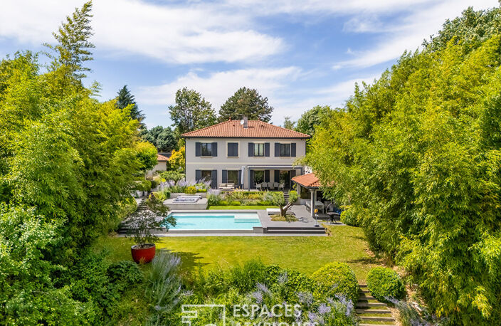 Maison contemporaine avec piscine à l'abri des regards et une vue dégagée — photo 2