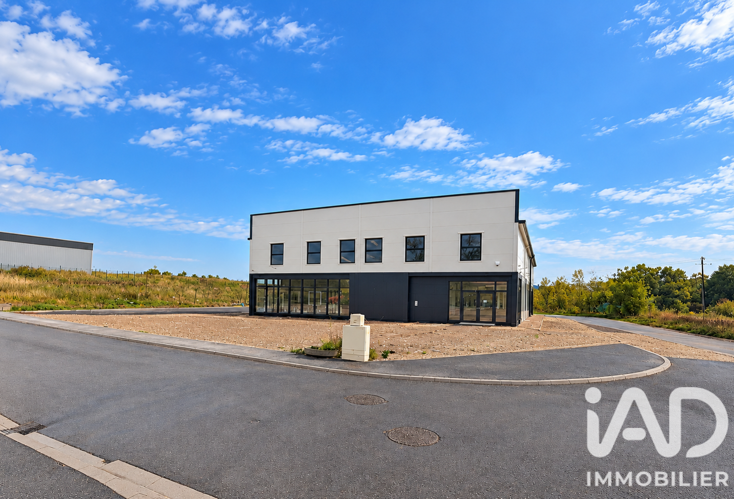 Vente Boutique/Local commercial 1 249 m&sup2; — photo 1