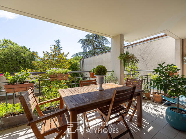 Appartement contemporain avec balcon — photo du bien