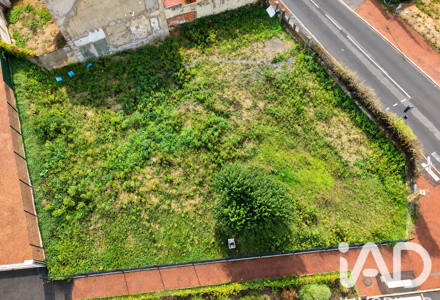 Vente Terrain 700 m&sup2; — photo 1