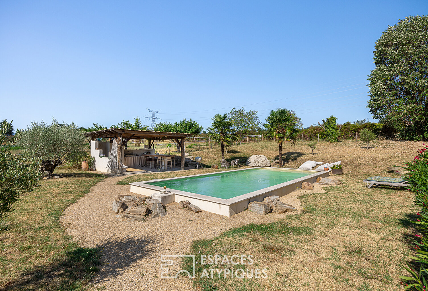 Une ancienne ferme de caractère ouverte sur la campagne — photo 1