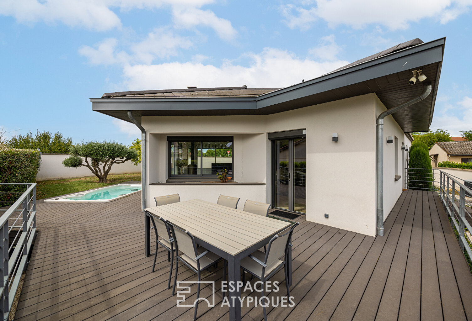 Maison rénovée avec beaux volumes, spa et garage XXL — photo 1