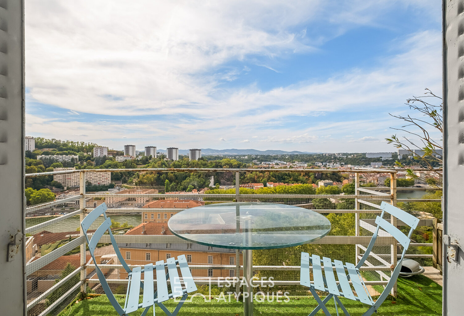Appartement rénové par architecte avec balcons et vue dégagée — photo 1