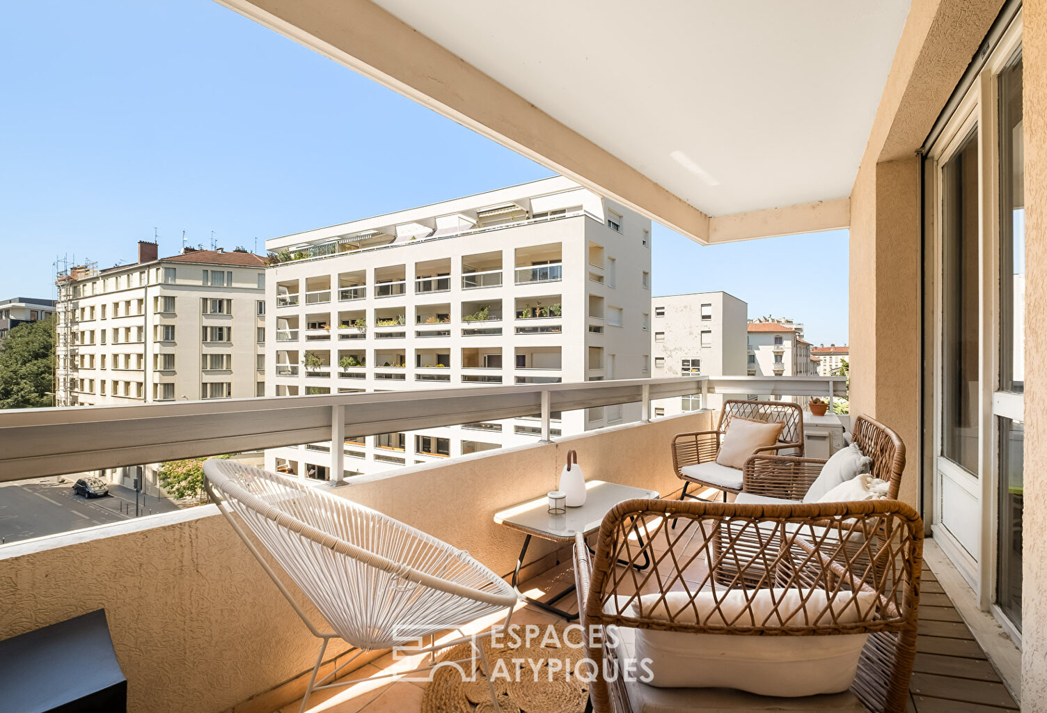 T3 rénové de 73 m² avec loggia, balcon et vue dégagée — photo 1