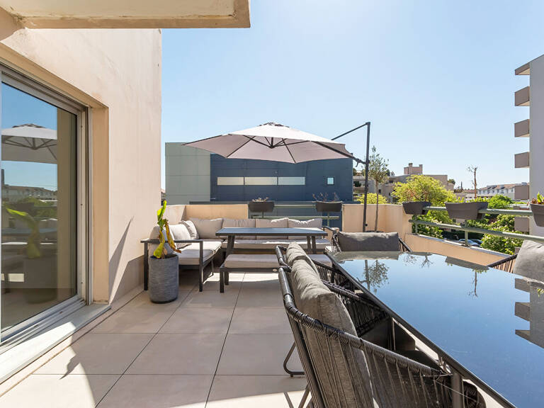 Appartement entièrement rénové avec terrasse et balcon — photo 1