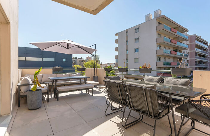 Appartement entièrement rénové avec terrasse et balcon — photo 2