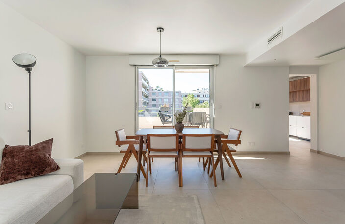 Appartement entièrement rénové avec terrasse et balcon — photo 3