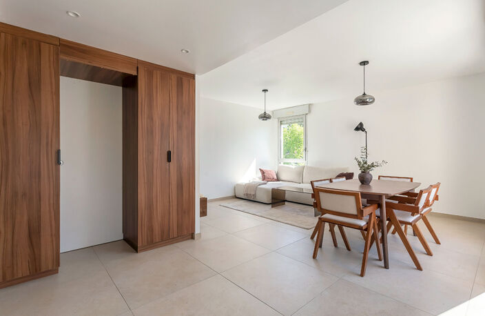 Appartement entièrement rénové avec terrasse et balcon — photo 4