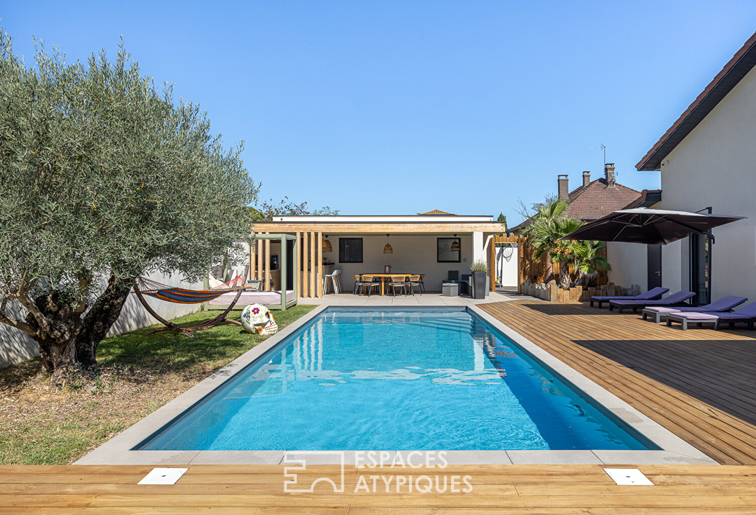 Maison contemporaine aux volumes spectaculaires avec piscine, à Genas — photo 1