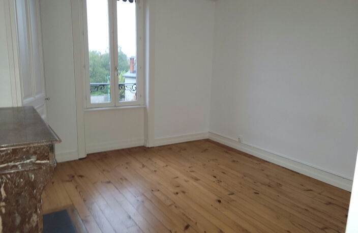 Appartement - 96 m2 - T4 / T5 — photo 2