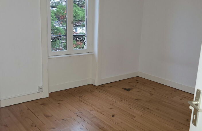 Appartement - 96 m2 - T4 / T5 — photo 5