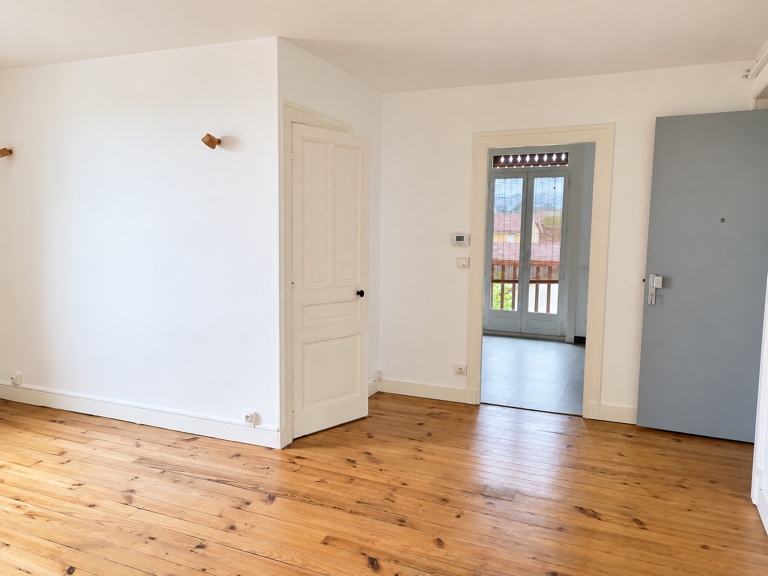Appartement - 96 m2 - T4 / T5 — photo 1
