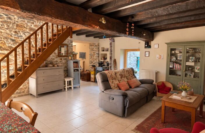Maison en pierre, grand jardin et dépendances — photo 2