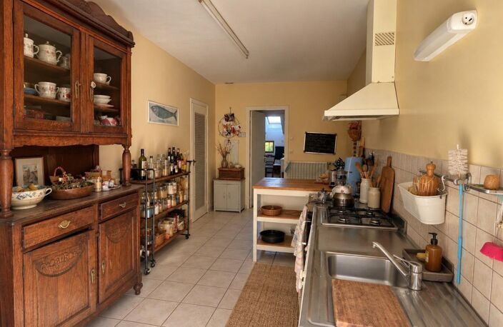 Maison en pierre, grand jardin et dépendances — photo 5