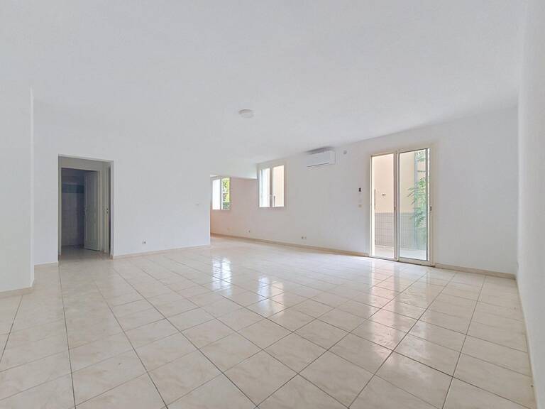 Un spacieux appartement T4 avec terrasse, parking et cave, à moins de 200 mètres des thermes de Lamalou-les-Bains. — photo 1