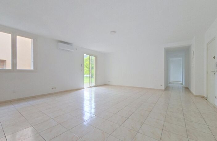 Un spacieux appartement T4 avec terrasse, parking et cave, à moins de 200 mètres des thermes de Lamalou-les-Bains. — photo 3