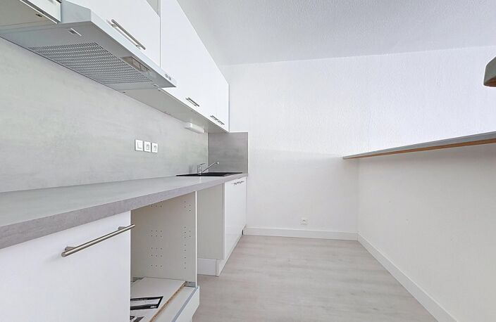 Spacieux appartement T5 de 104 m² avec belle luminosité au 1?? étage à Lamalou-les-Bains — photo 4