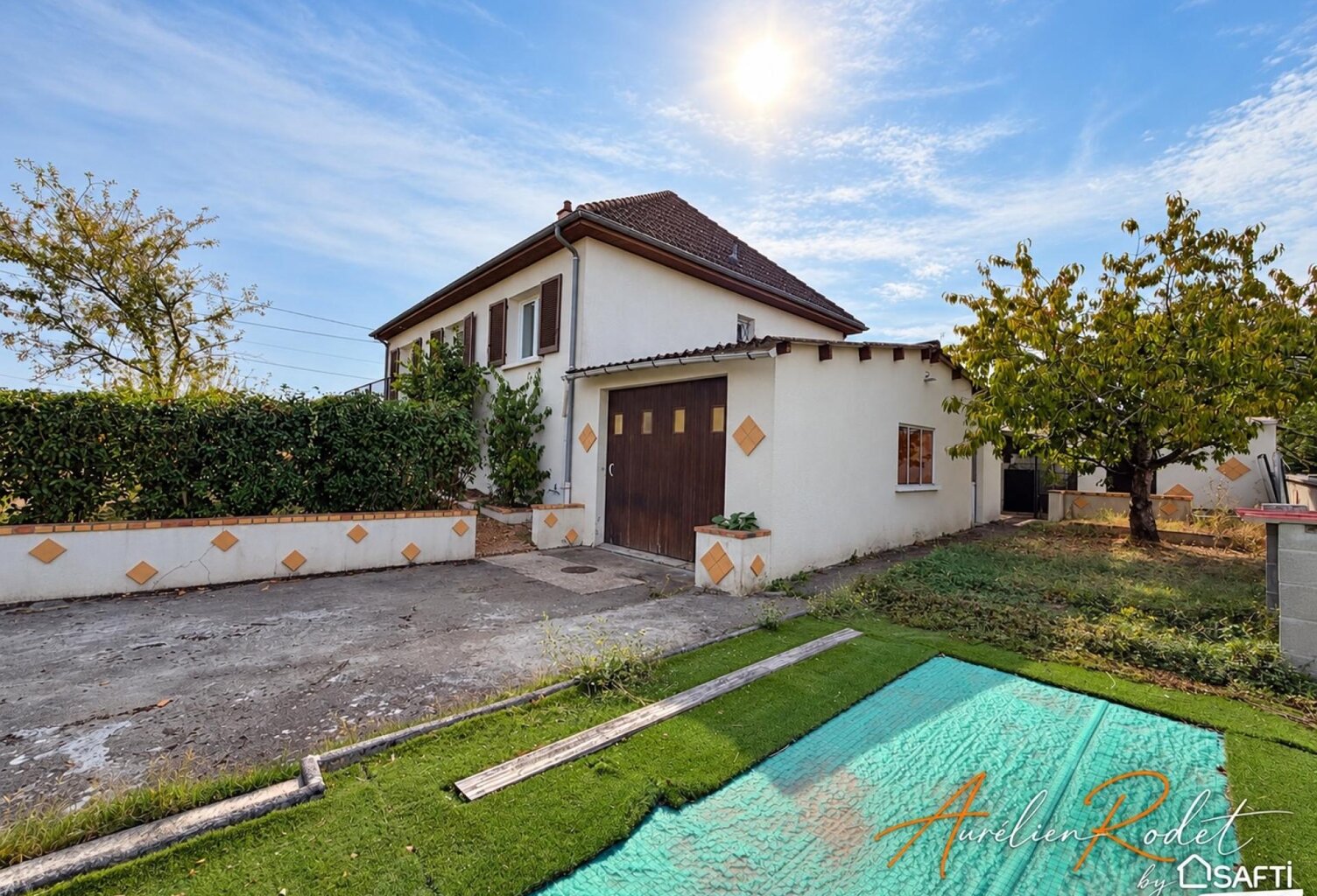 Maison rénovée, jardin et garages. — photo 1
