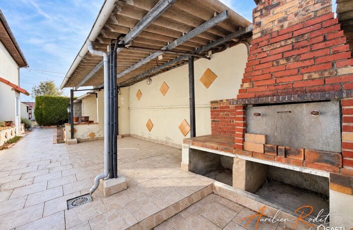 Maison rénovée, jardin et garages. — photo 2