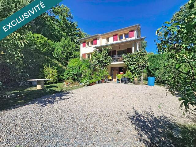 Une maison traditionnelle de 141 m² au cœur d'un environnement naturel exceptionnel, sur plus de 4 300 m² de terrain. — photo du bien