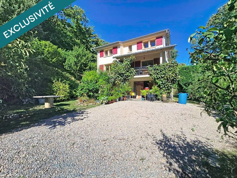 Une maison traditionnelle de 141 m² au cœur d'un environnement naturel exceptionnel, sur plus de 4 300 m² de terrain. — photo 1