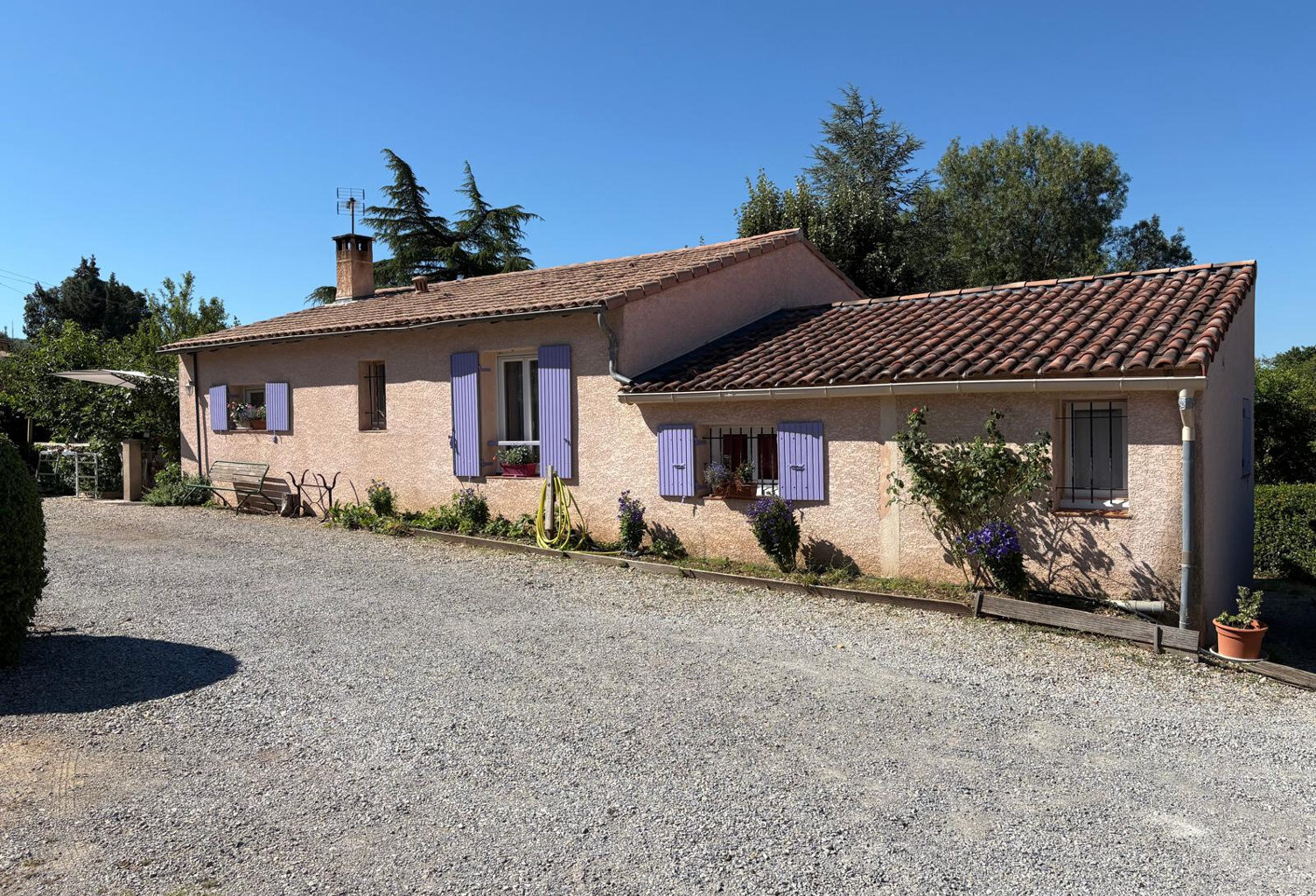 À Gréoux-Les-Bains, maison de plain-pied avec studio indépen — photo 1