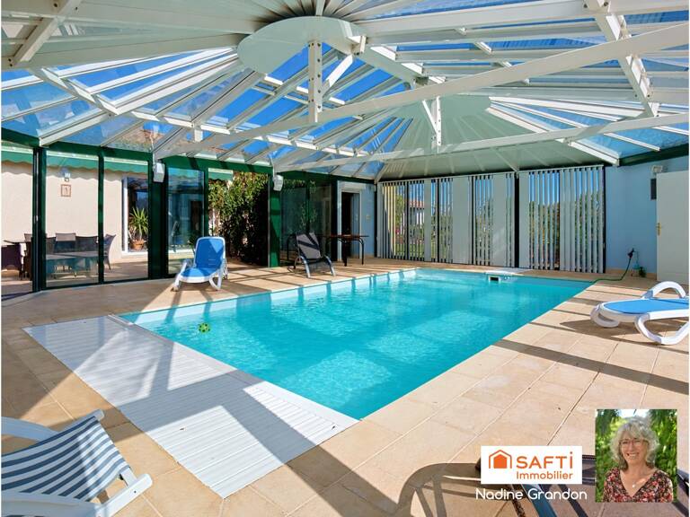 Plain-pied avec piscine intérieure et sauna — photo 1