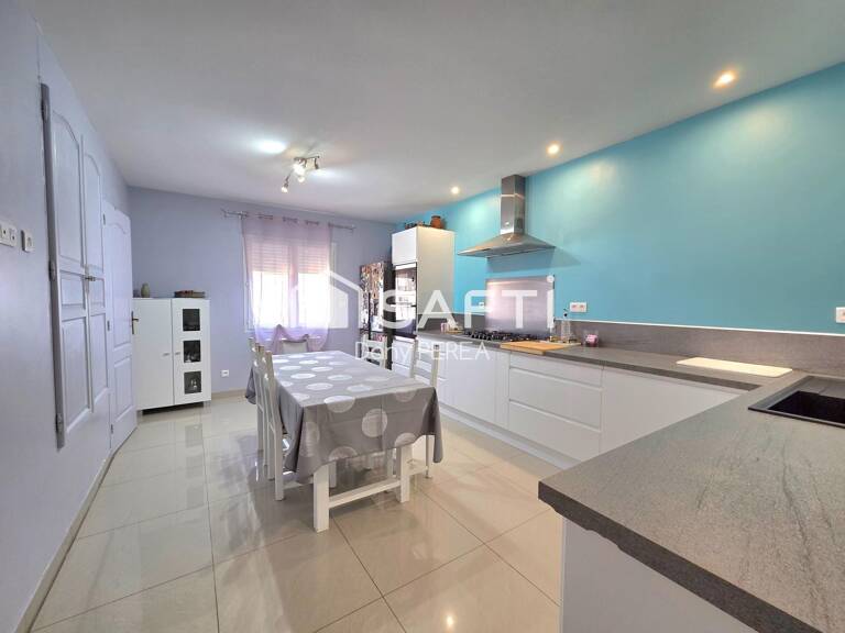 Maison 118 m2, trois chambres dont une suite parentale, jardin et place de parking. — photo 1