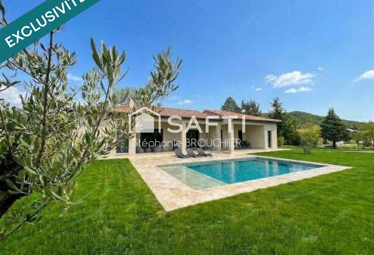 Maison neuve avec garage, piscine et grand terrain — photo 1