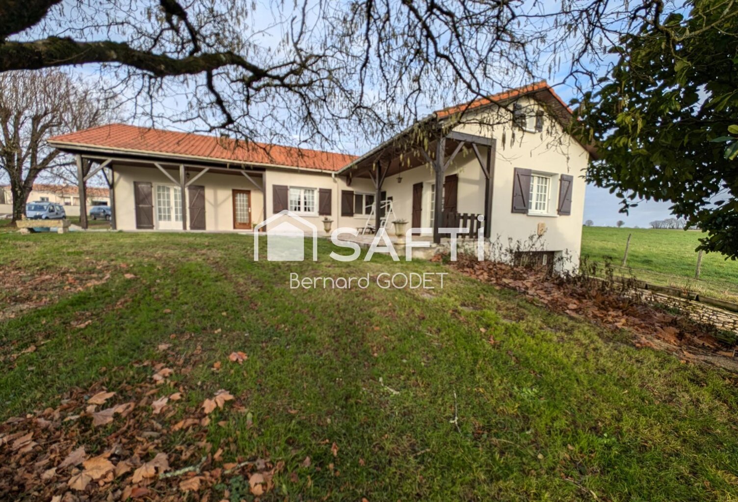 BERNARD GODET vous présente cette maison située à LES ADJOTS. — photo 1
