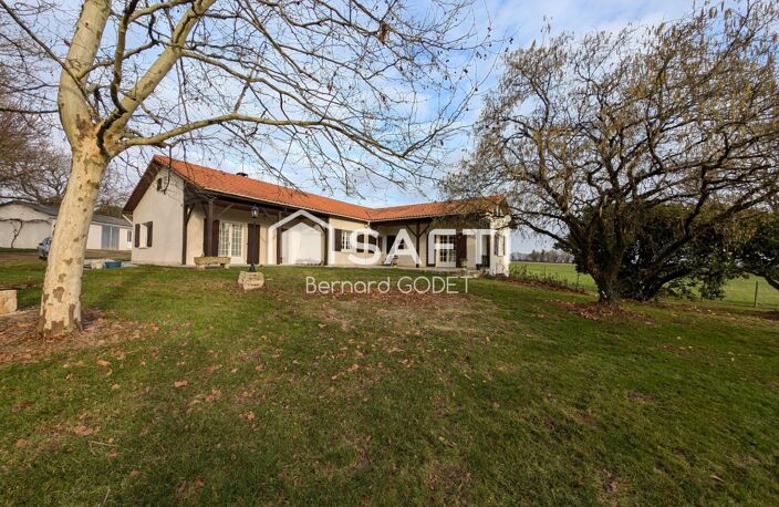 BERNARD GODET vous présente cette maison située à LES ADJOTS. — photo 2