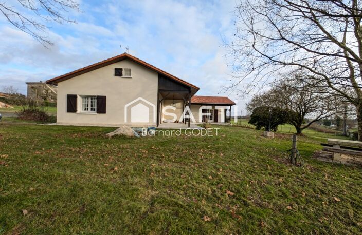 BERNARD GODET vous présente cette maison située à LES ADJOTS. — photo 4