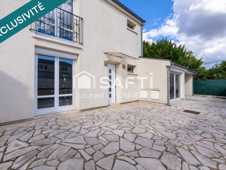 Lésigny : 4 chambres, jardin et double garage — photo 1
