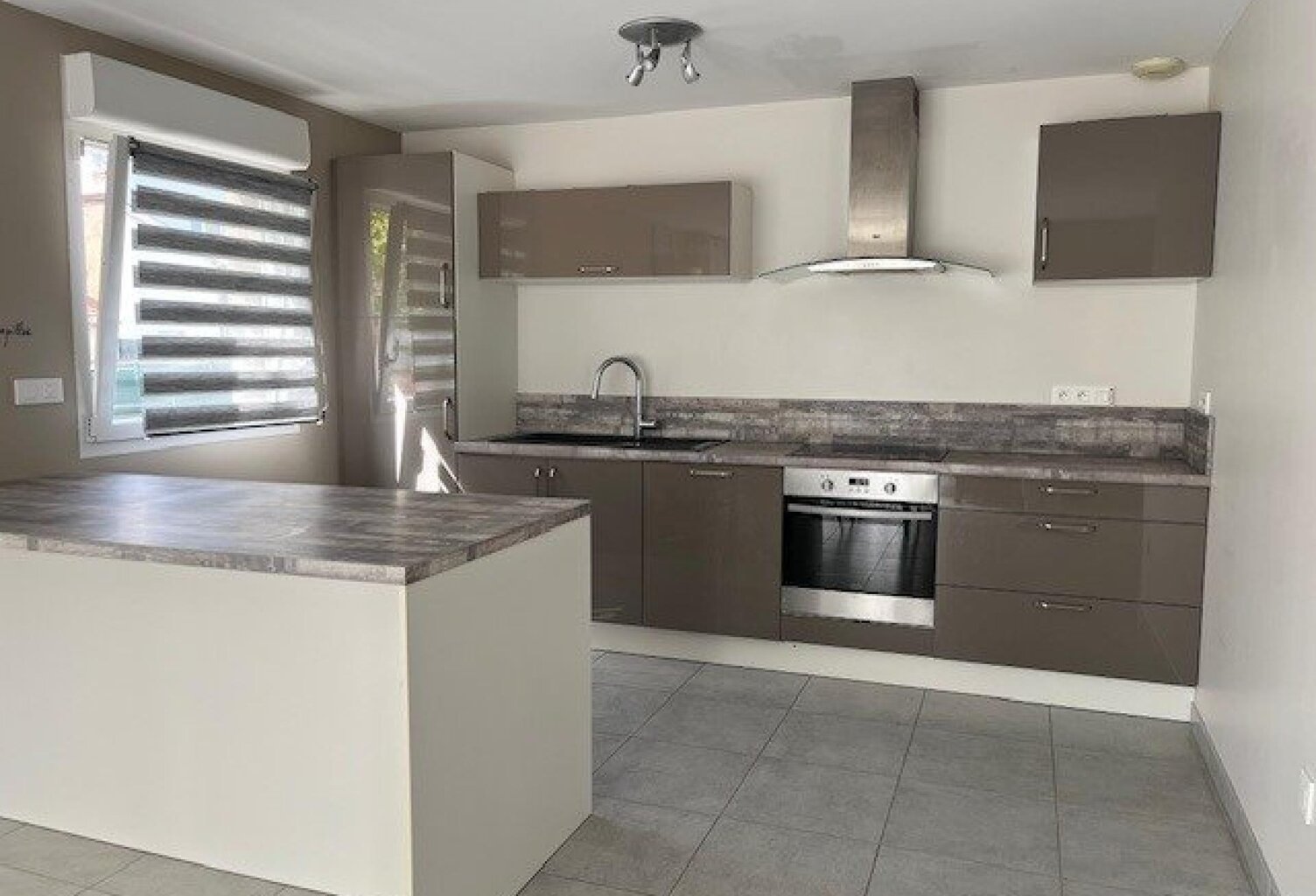 À vendre maison jumelée de 4 pièces — photo 1