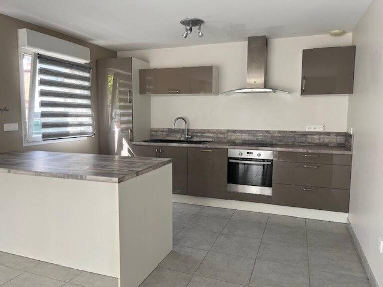 À vendre maison jumelée de 4 pièces — photo 1