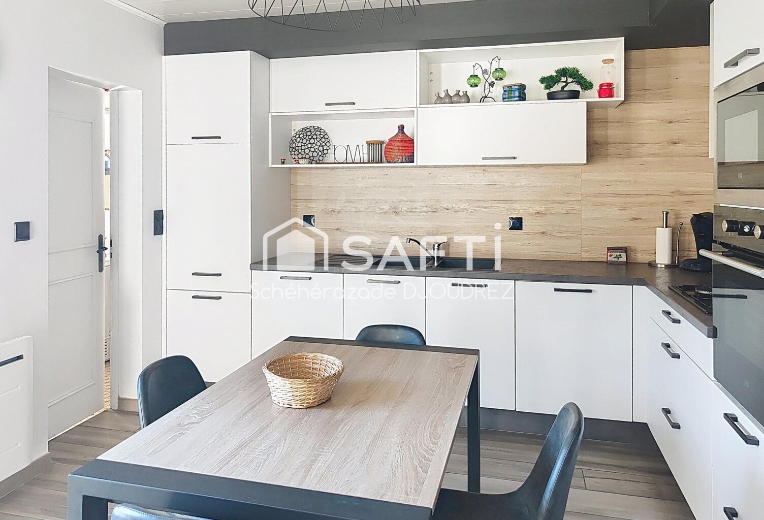 MAISON DE 123 M² - 6 PIECES - GARAGE / CAVE / PREAU - TERRAIN 983 M² — photo 1