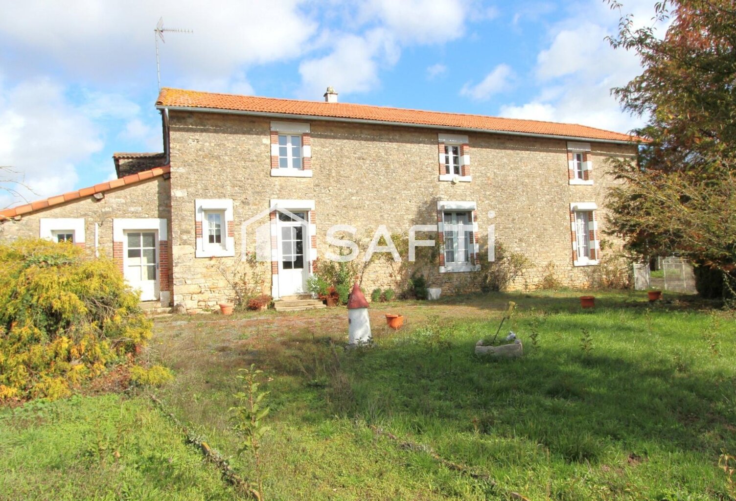 MAISON EN PIERRE AVEC TERRAIN & DÉPENDANCES — photo 1