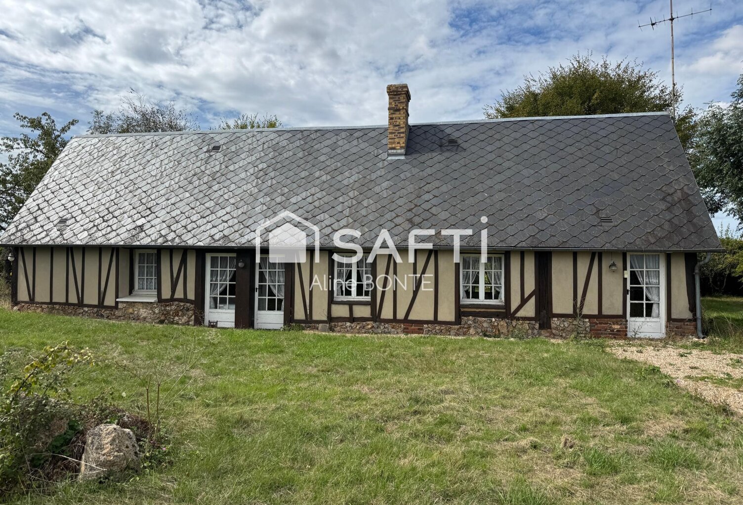 Typique longère normande avec verger et garage — photo 1
