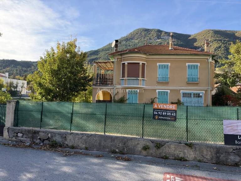 Maison de 176m² à  St André Les Alpes — photo 1