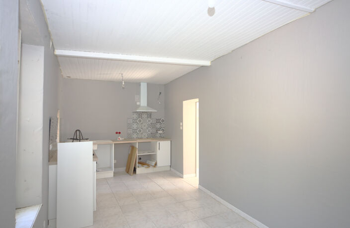 Maison 19e, 133 m2, T5, sur 2 niveaux, cave semi-enterrée 50 — photo 3