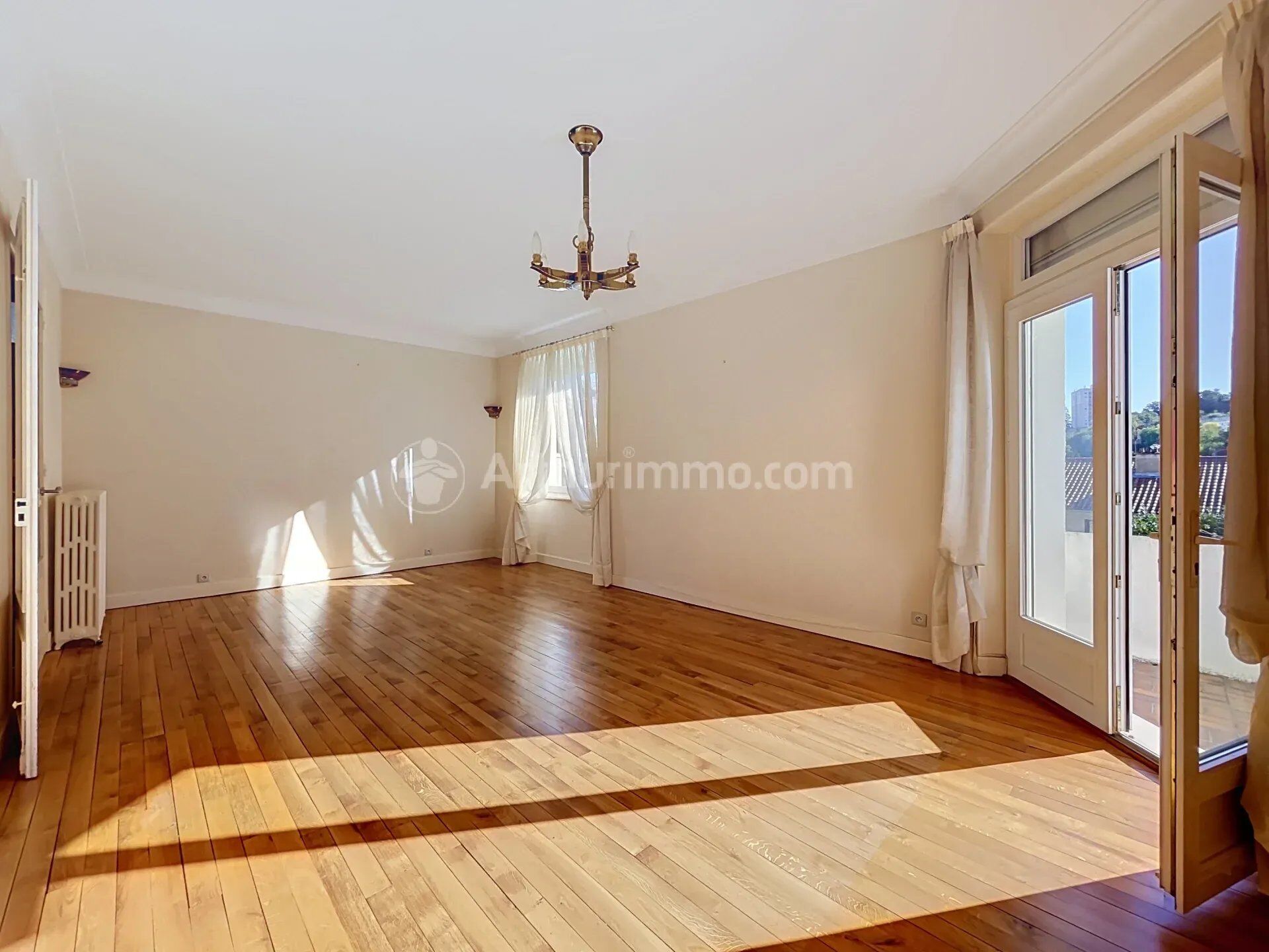 Appartement 6 pièces 165 m² · à Royat · 165 m² · 218 000 €