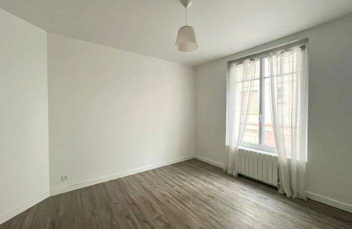A LOUER - APPARTEMENT DE 2 PIECES AVEC PARKING — photo 2