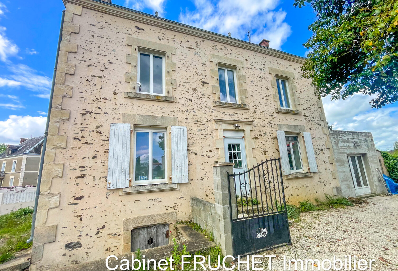 Jolie maison de Maître en centre bourg — photo 1