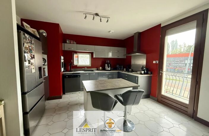 À LOUER - Appartement 5 pièces avec terrasse à Malemort — photo 3