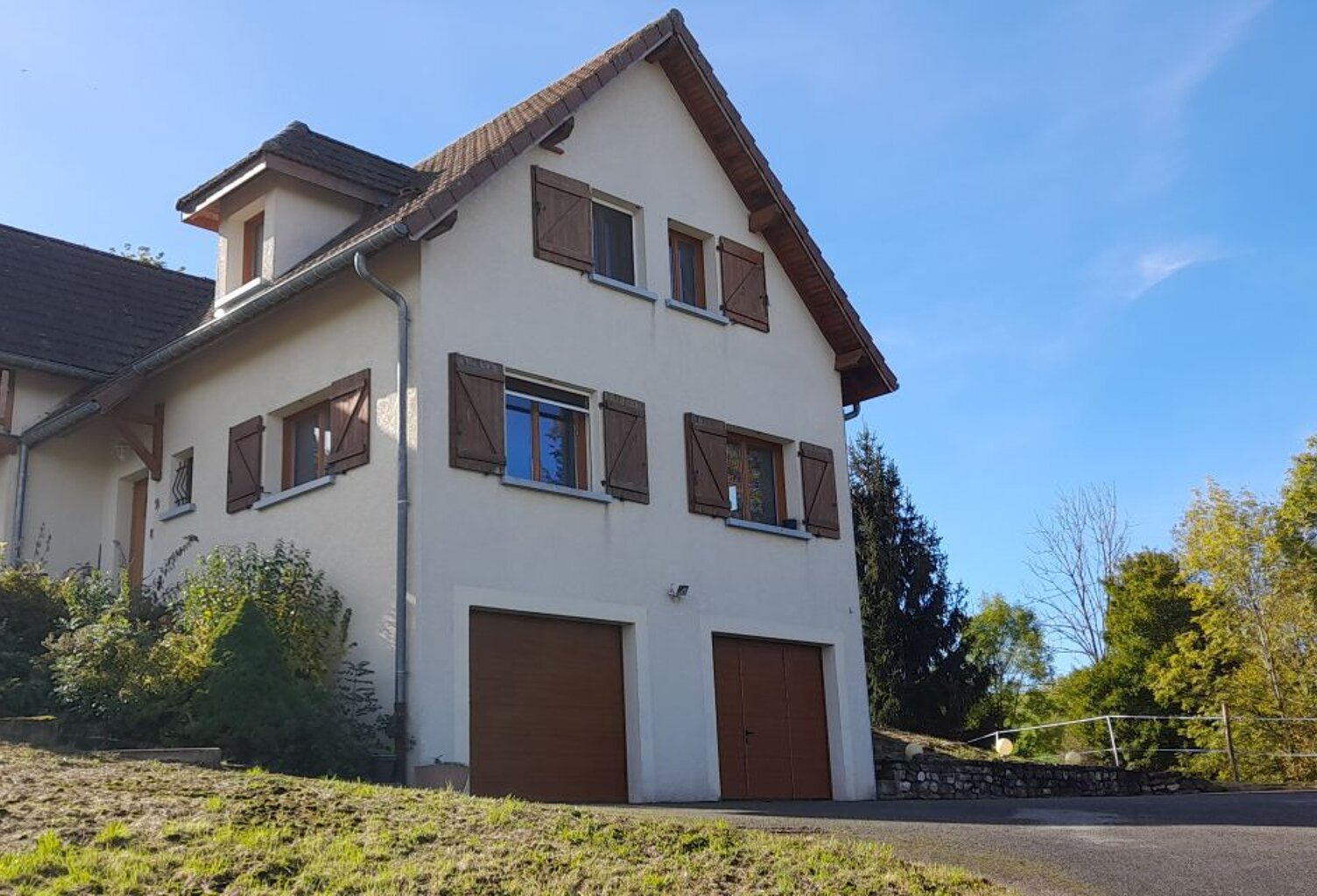 Villa — photo 1