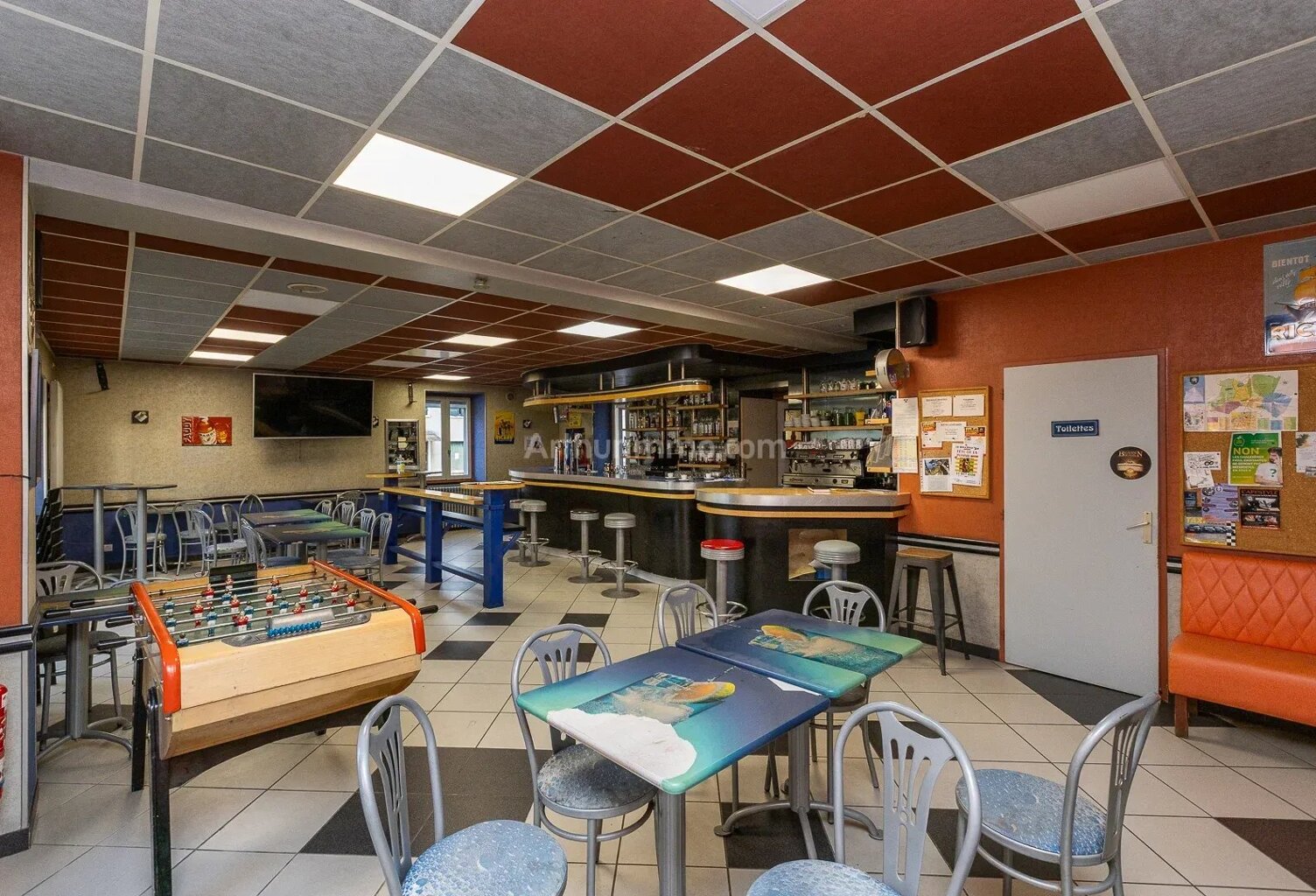Pépite CHR en Isère : 680 m² d’outils fonctionnels (11 Ch, Bar Licence IV, Piscine) pour 3000 €/mois ! — photo 1