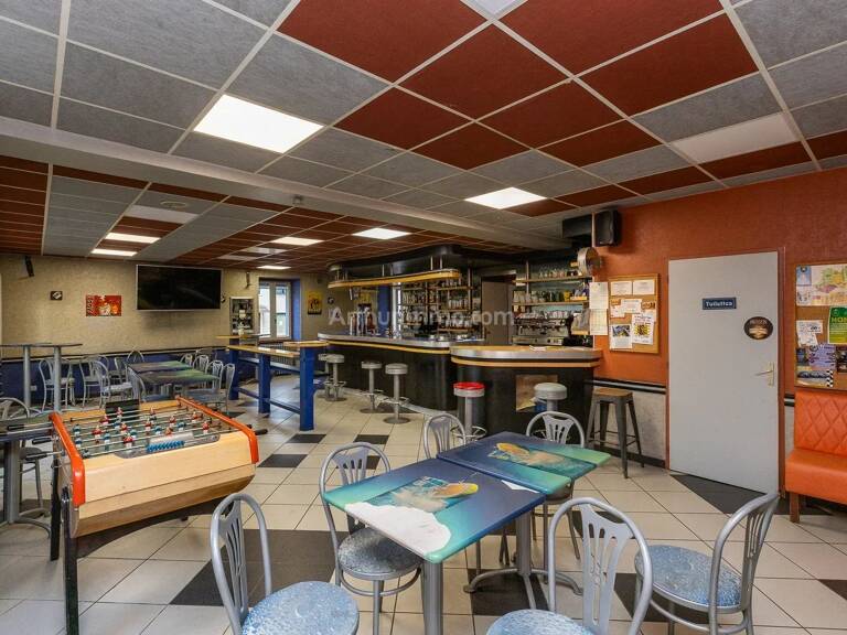Pépite CHR en Isère : 680 m² d’outils fonctionnels (11 Ch, Bar Licence IV, Piscine) pour 3000 €/mois ! — photo 1