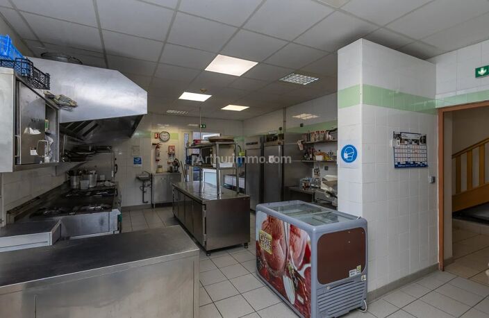 Pépite CHR en Isère : 680 m² d’outils fonctionnels (11 Ch, Bar Licence IV, Piscine) pour 3000 €/mois ! — photo 3