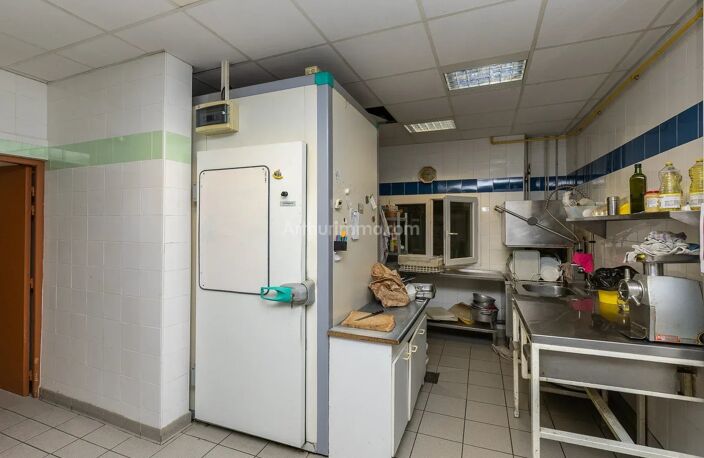 Pépite CHR en Isère : 680 m² d’outils fonctionnels (11 Ch, Bar Licence IV, Piscine) pour 3000 €/mois ! — photo 4